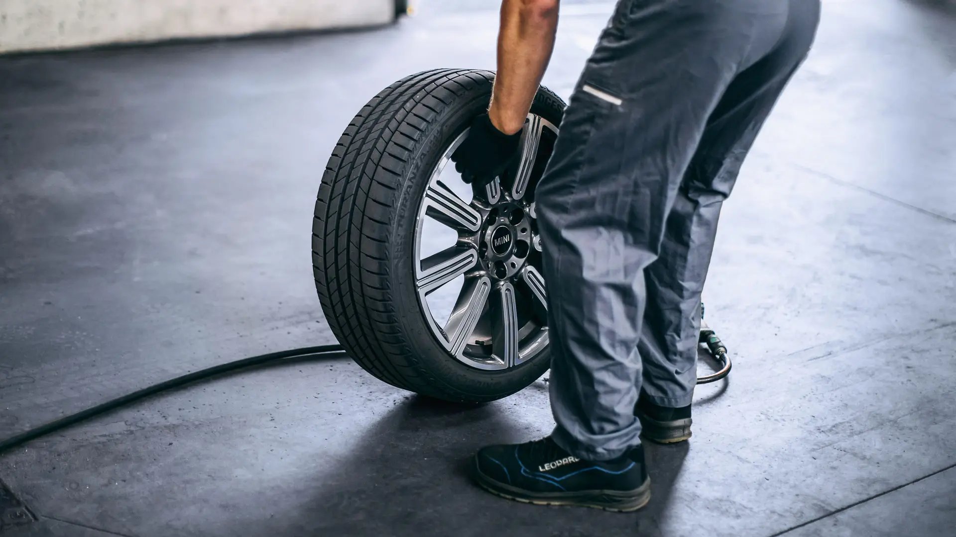 MINI tire service.