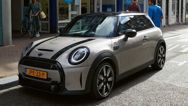 MINI 3 Kapı – önden görünüm mavi ve beyaz – model karşılaştırması 