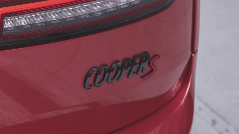MINI Clubman – MINI Cooper Logosu – Piano Black