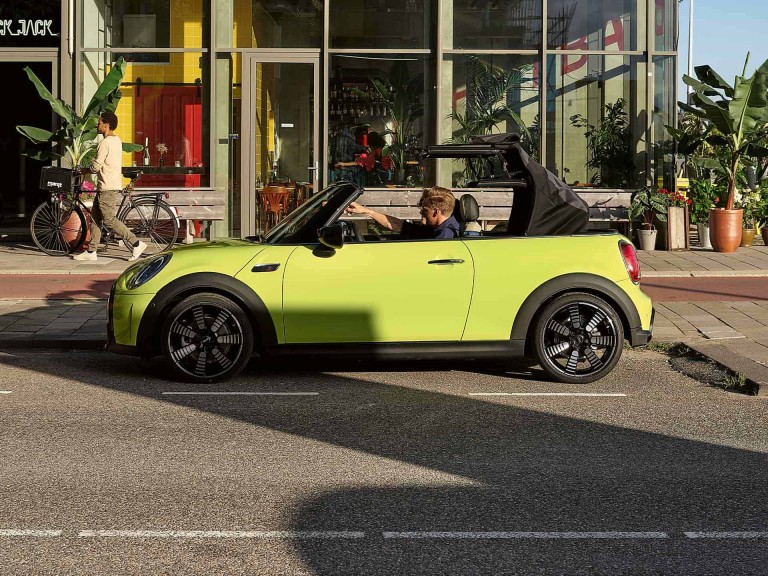 MINI Cabrio – yandan görünüm – tente