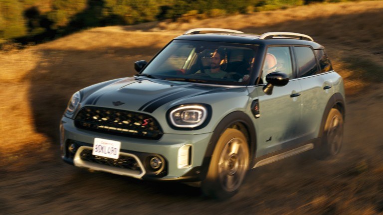 MINI Countryman – yandan görünüm yeşil ve siyah – model karşılaştırması 